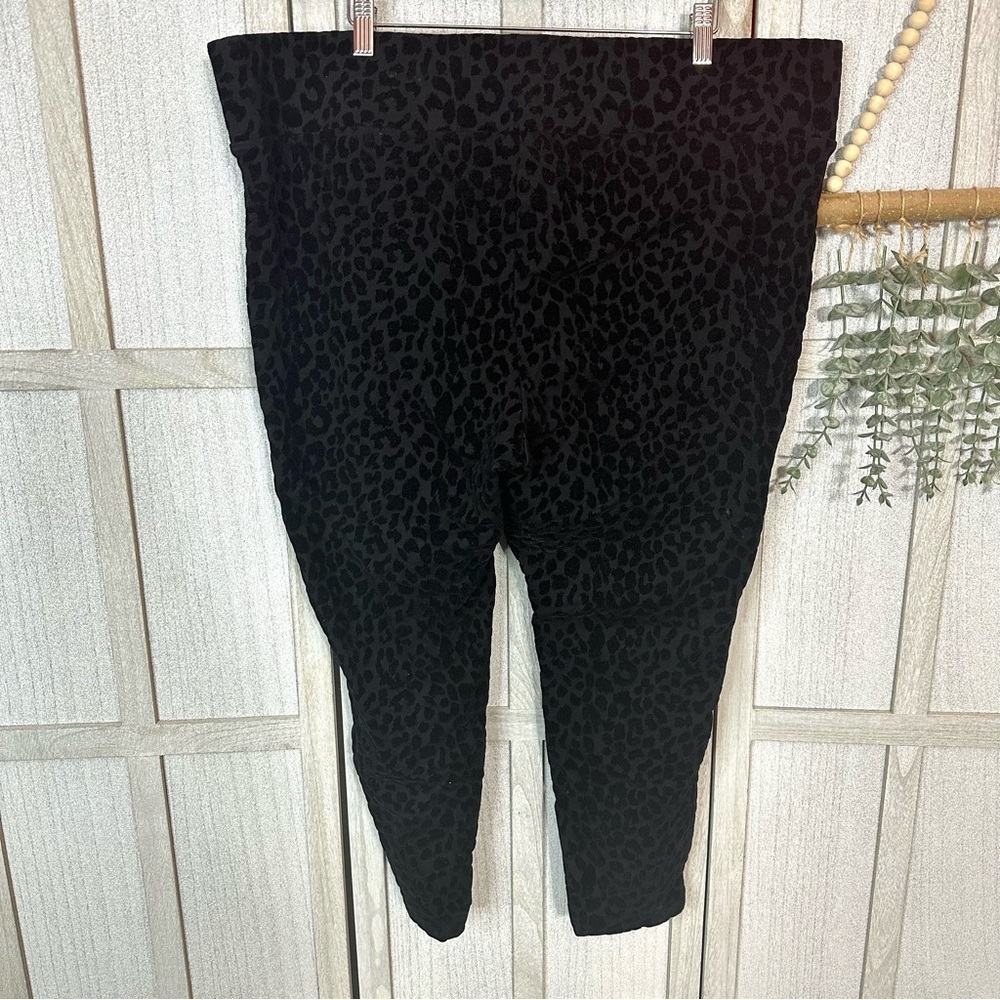 Torrid Pants Pixie Skinny Studio Luxe Ponte High-Rise Flocked Print Pant 3 3X - Picture 4 of 13